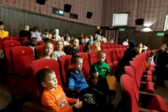Wycieczka klas 1-3 do kina