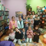 Tydzień Bibliotek – klasa II z wizytą w Bibliotece Publicznej w Kupnie