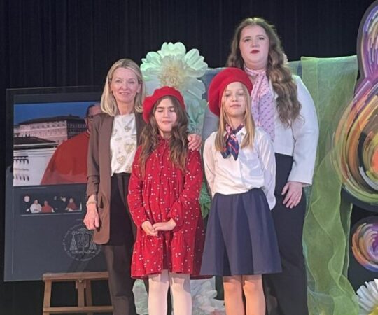 I miejsce Mai i Urszuli w Powiatowym Konkursie Piosenki Obcojęzycznej