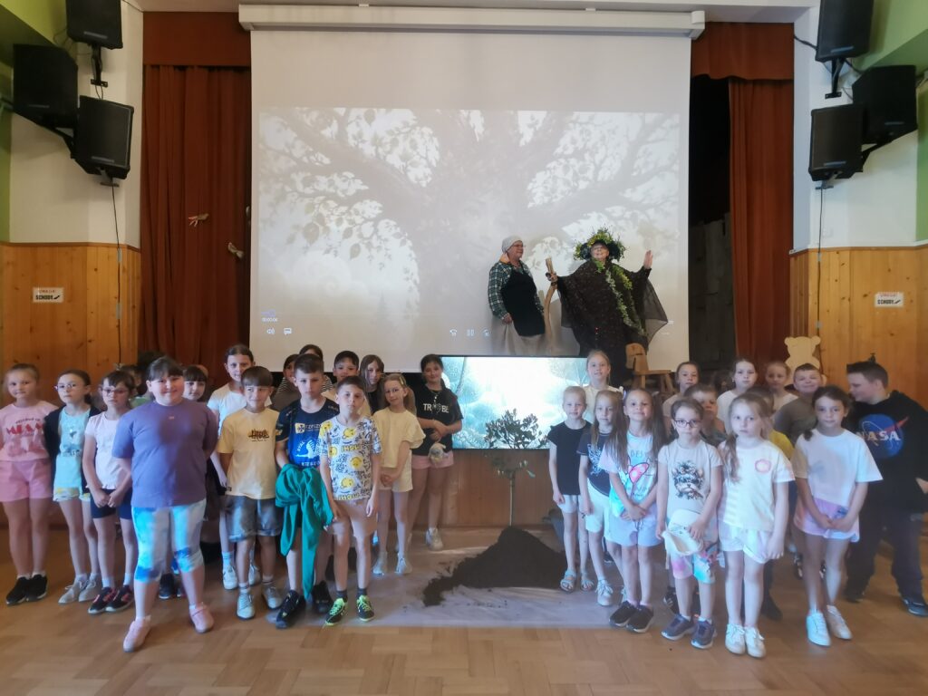 Spektakl pt. „Sekret czereśniowego sadu”