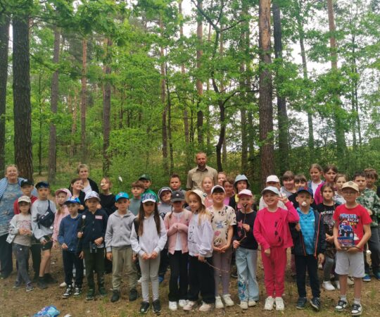 Wycieczka klas 1–3 na Ścieżkę Edukacyjną „Maziarnia”